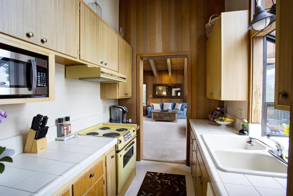 Eagles Perch Lake View Rental Cabin