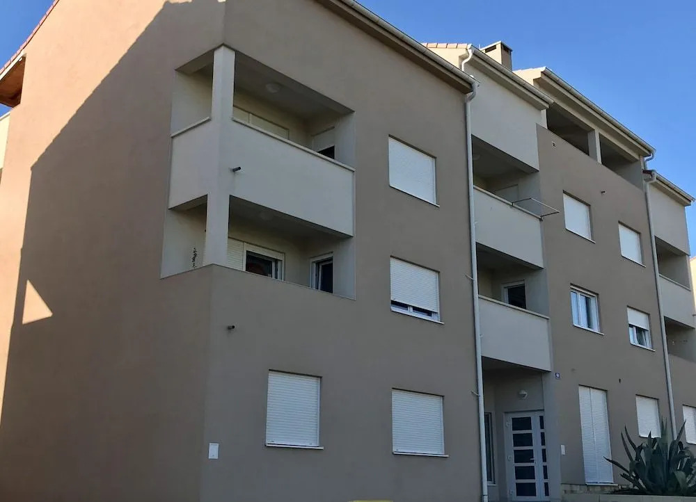 Apartments Four You-with sea view