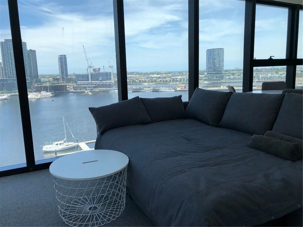 HFN Riverside Docklands Apartment