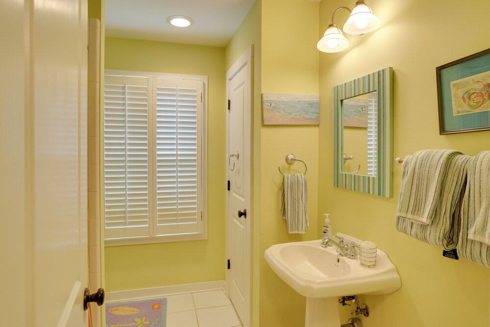 Bright St. Simons Island Escape: Walk to the Beach