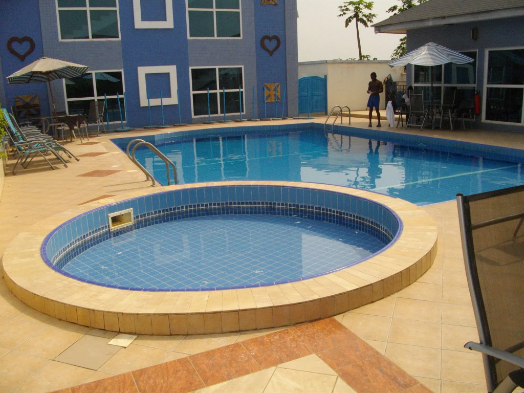 De Holiday Beach Hotel