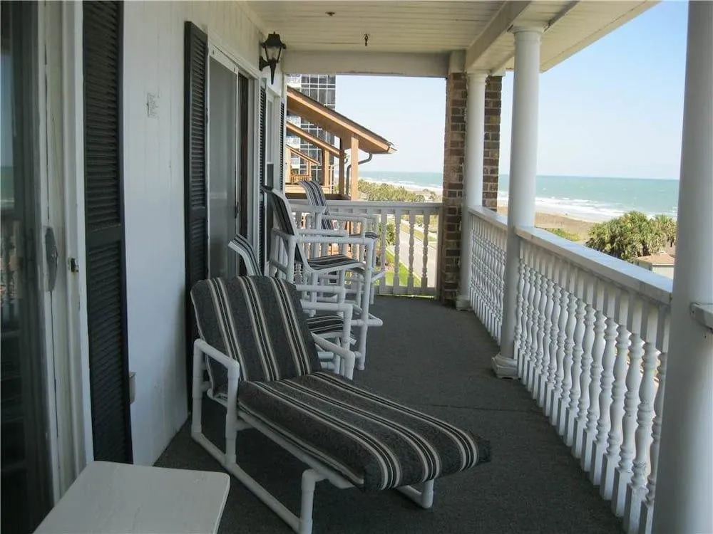 Drayton 402 - 3 Br Condo