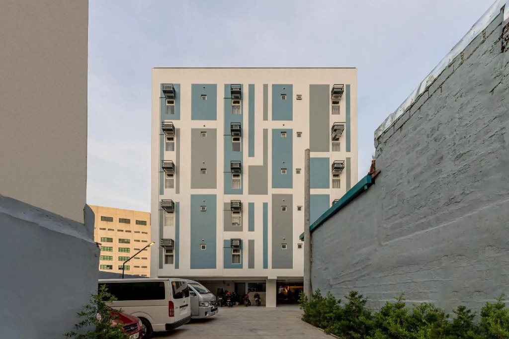 iHotel Uptown BGC