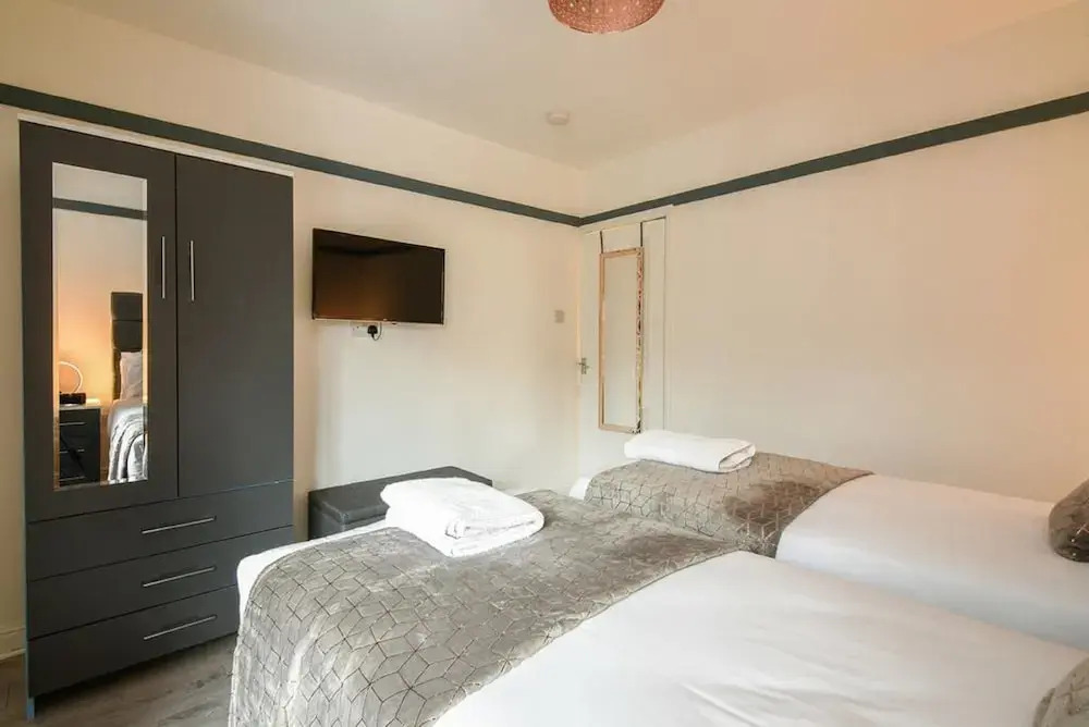Elegant 2 Bed House at Saxon - Leicester