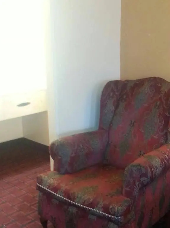 Deluxe Inn Motel