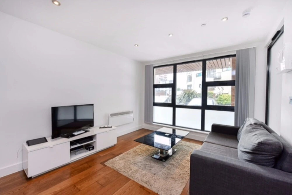 Canary Wharf 2 Bedroom Flat With Parking