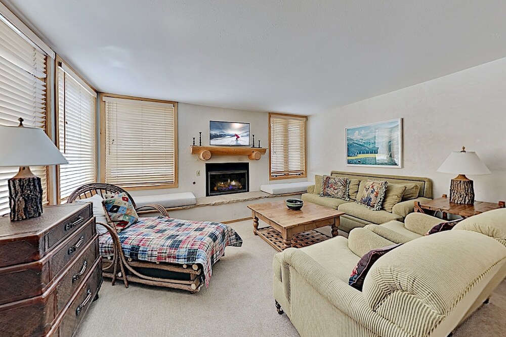 Snowmass Village Condo w/ Hot Tubs by RedAwning