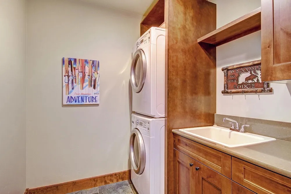 The Shores Lodge 3 Bedrooms 3.5 Bathrooms Home