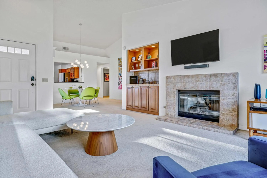 Elegant modern Palm Desert getaway