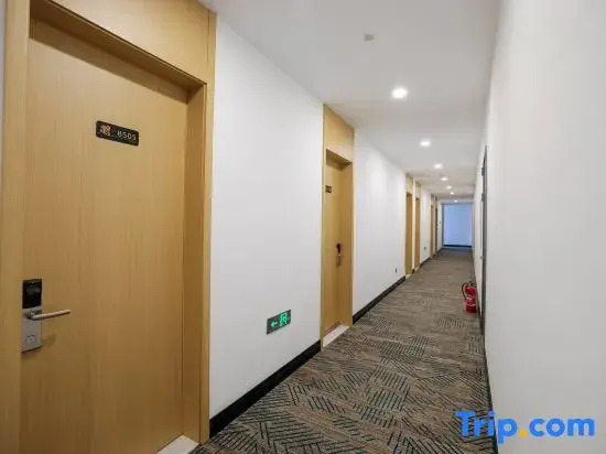 Zhilai Hotel (Yangzhou East High-Speed Railway Station Hangji Central Plaza)