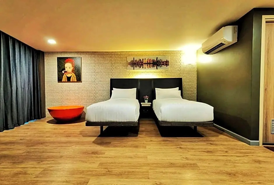 BB Glass House Pattanakrn บีบี กลาสเฮ้าส์ พัฒนาการ