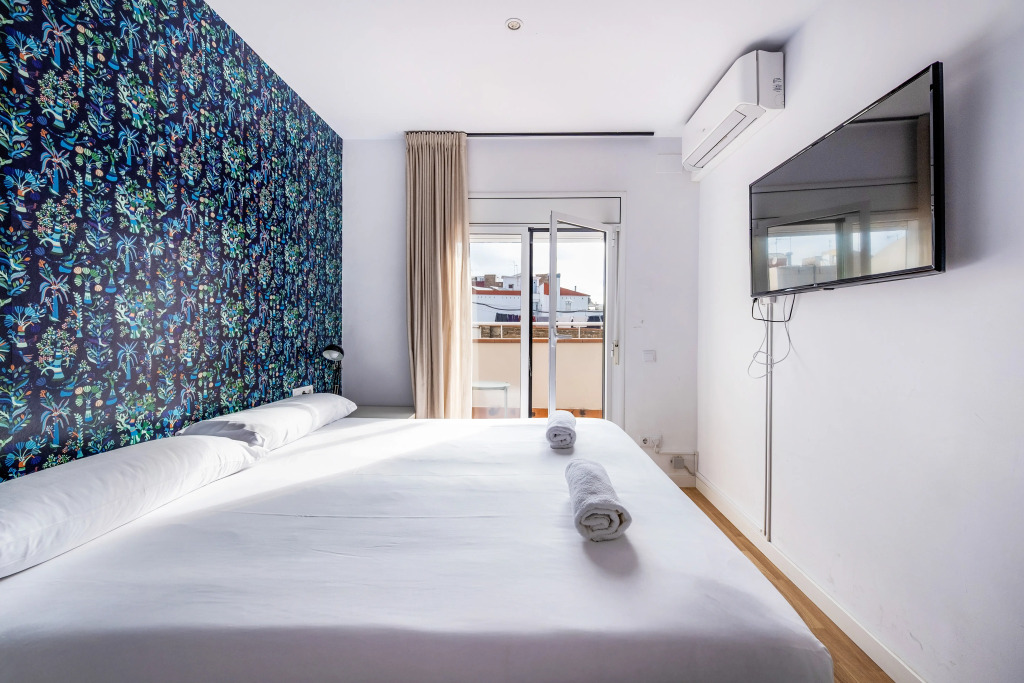 AinB Barcelona Sants Apartments