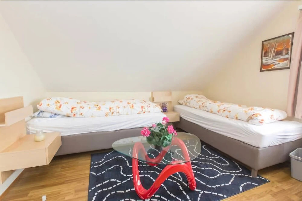 Steinar Guesthouse