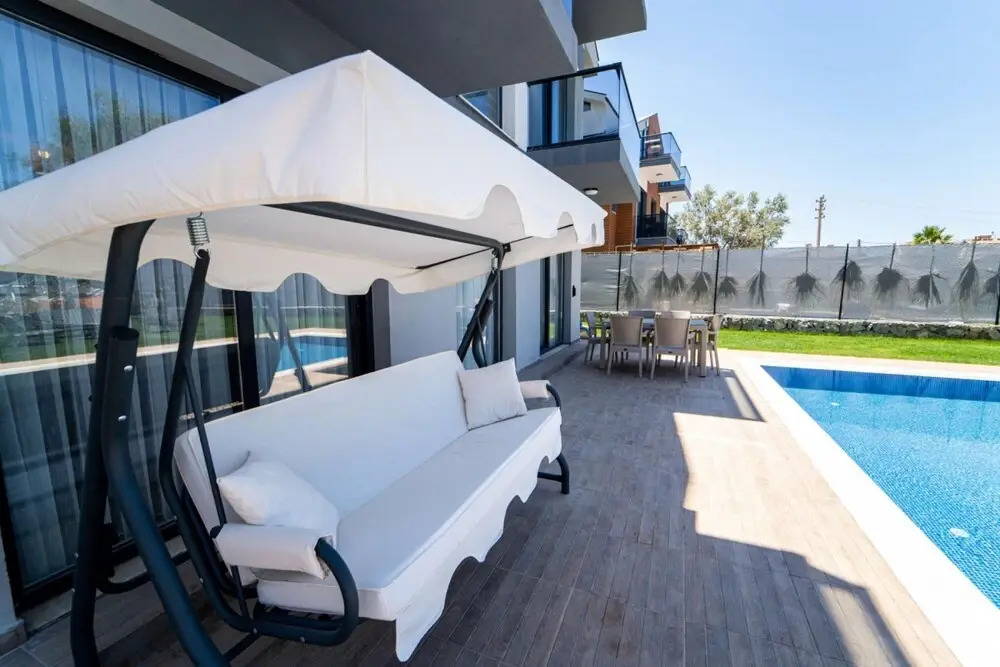 House With Private Pool and Backyard in Fethiye