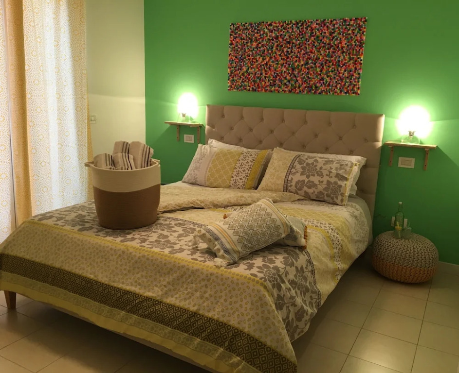 Intra Rooms