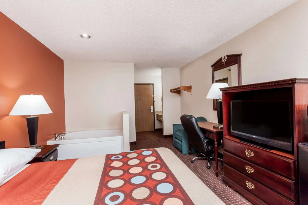 Super 8 by Wyndham Harrisburg