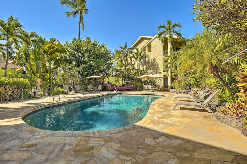 Breezy Condo w/ Screened Lanai in Kailua-kona!