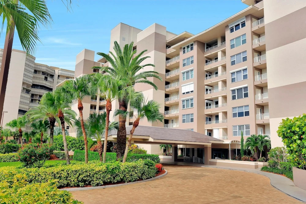 Beachfront Condo With 180-degree Views and Pool