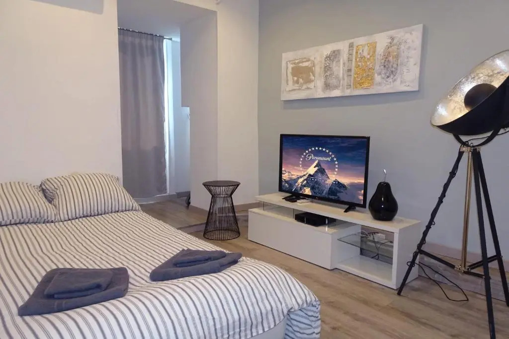 Le Notre Dame 3br with AC and balcony in the heart of Nice Welkeys