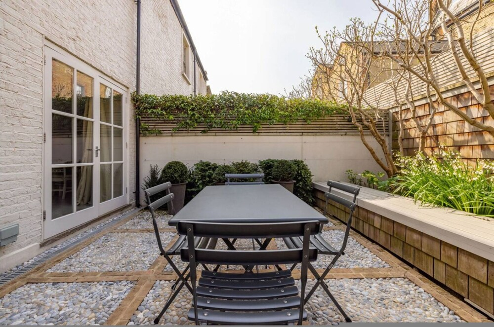 Parkside Mews 3 Bedroom Home With Garden