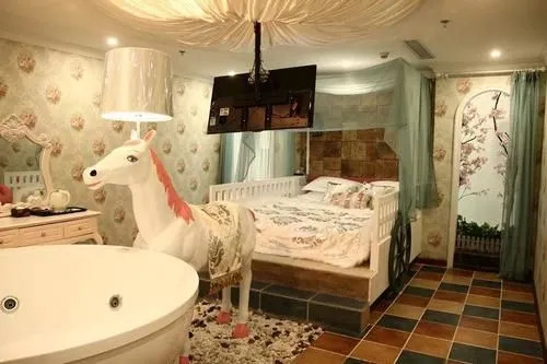 Wuhan U and I Theme Hotel