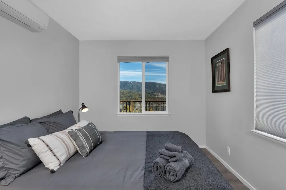 Modern 2bd Cabin With Stunning Views of Bass Lake