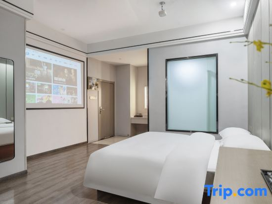 Lanjing Business Hotel (Liangting Subway Station Branch)