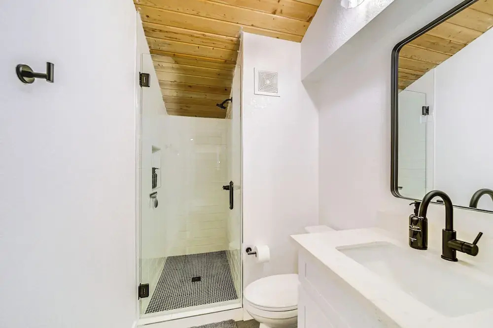 Family Friendly: Modern Cabin in Munds Park!