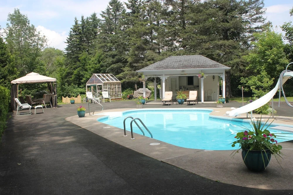 Lee Farm Inn
