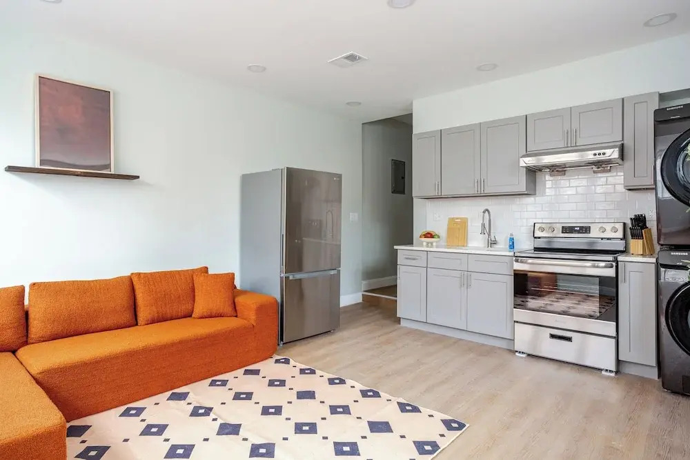 Stylish Minimalist Stay in City Center