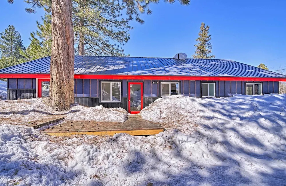 Updated Rustic Retreat Cabin: Walk to Payette Lake