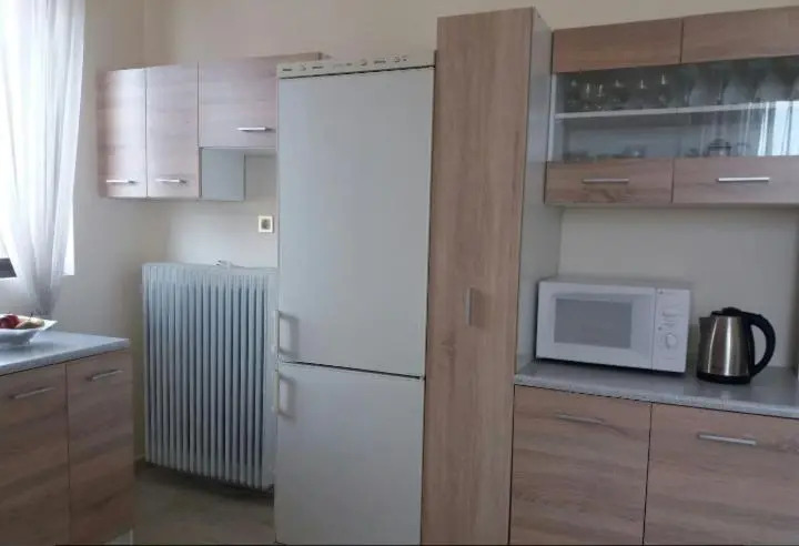 Comfortable 4th fl flat ideal for up to 8 people