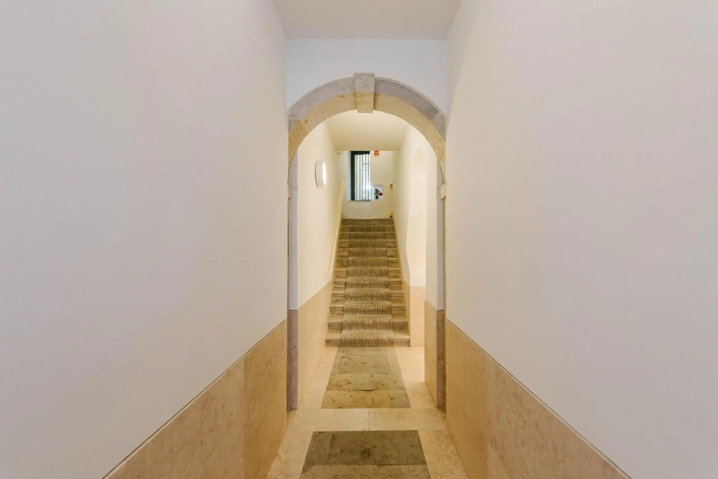 NEW Luxury 2 BDR apartment downtown!