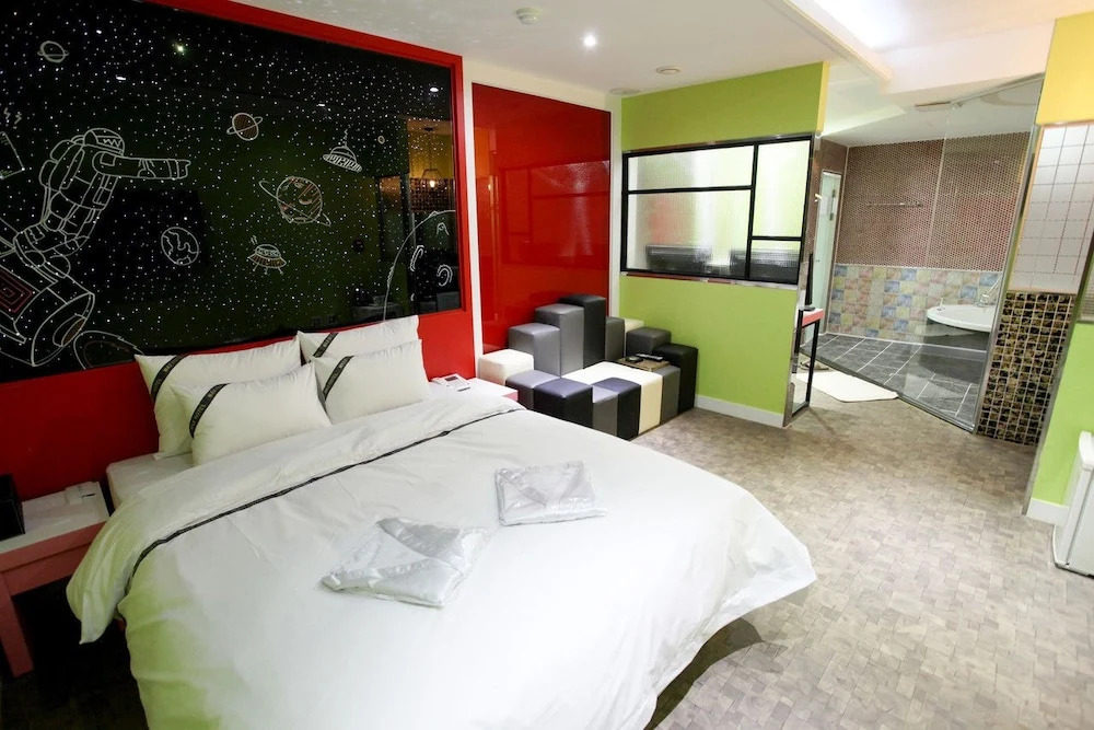 Max Hotel