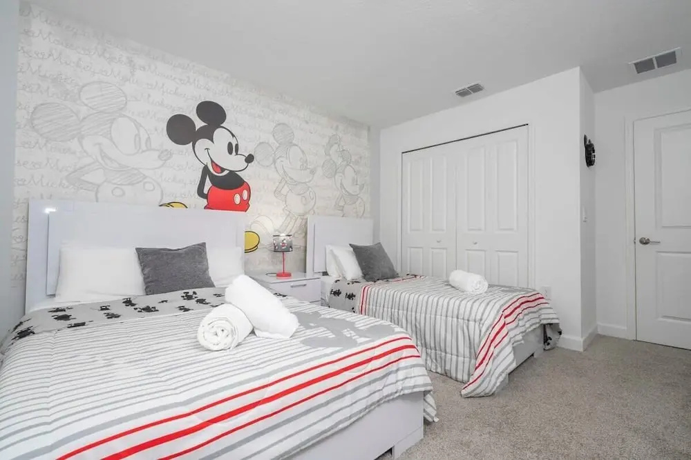 Modern Family Townhouse With Private Pool in Storey Lake