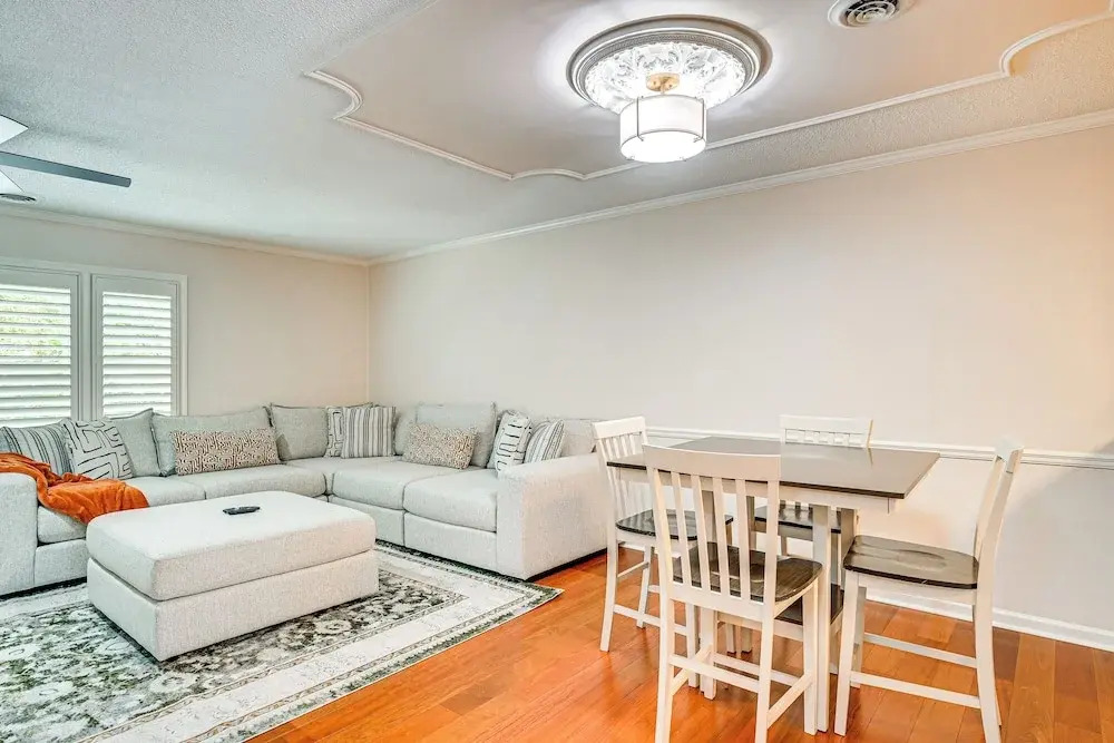 Steps to Sand: Walkable Condo in Myrtle Beach!