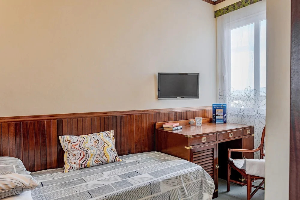 Hotel in Cecina just 100 mt from the sea