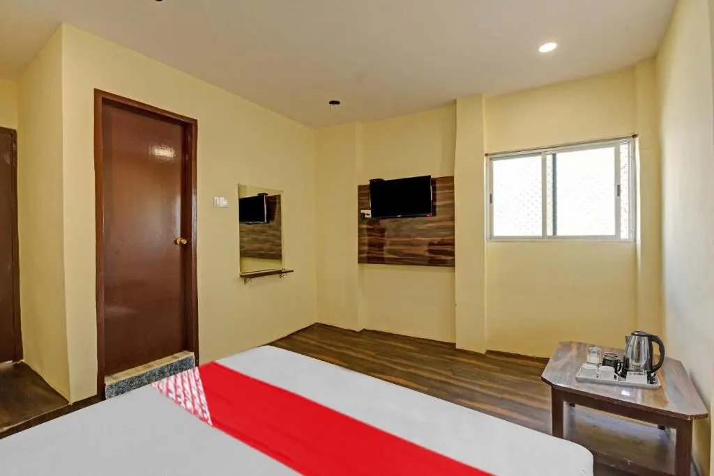 OYO 84859 Hotel Preet Palace