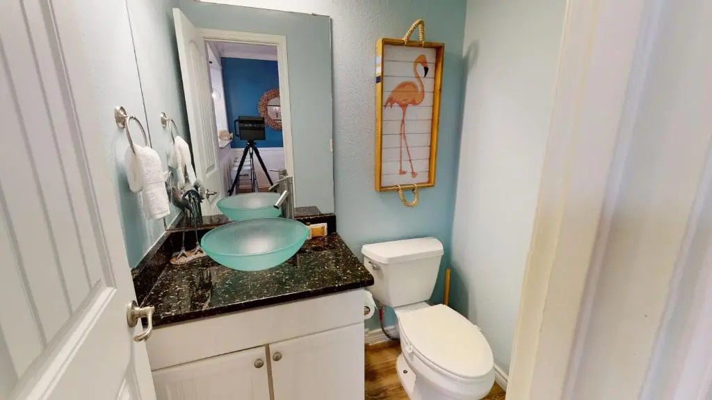 MC18 Upscale Condo, Shared Pool, Close to Beach