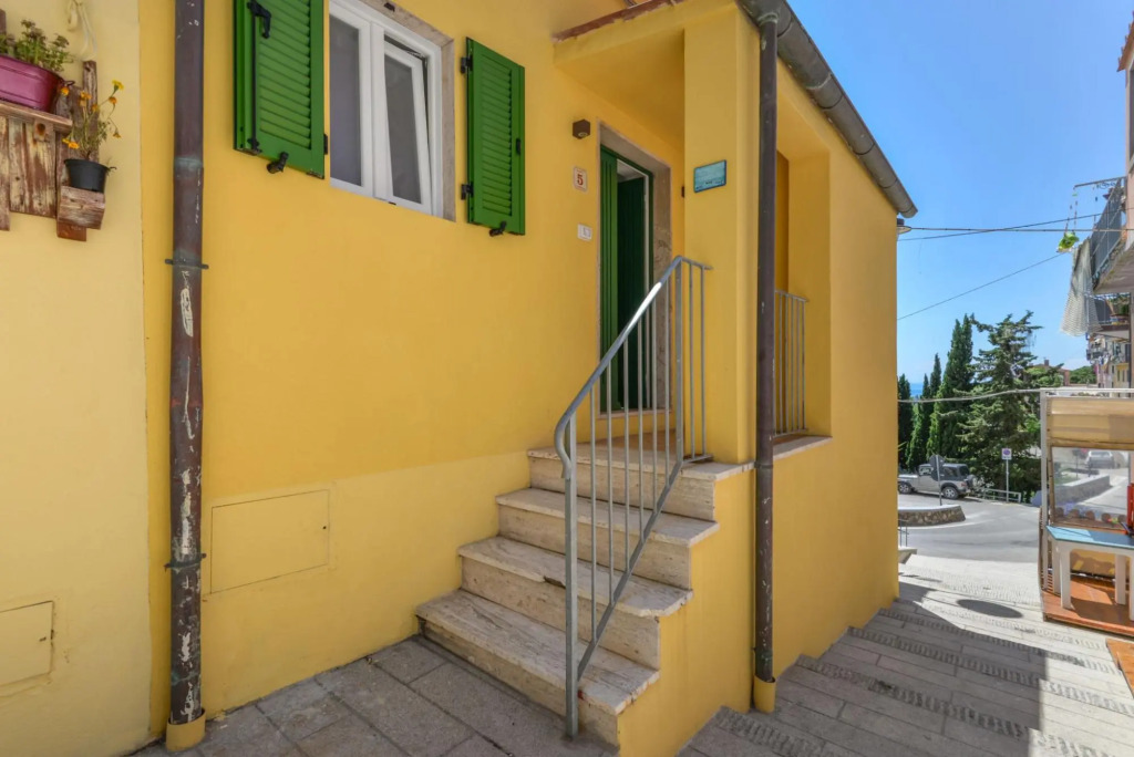 Two-room apartment with beautiful sunset view balcony over Stella Gulf-Casa Bellavista