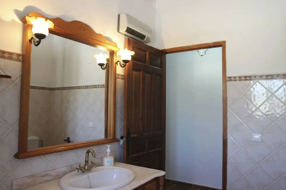 Casa Adrian Almachar by Ruralidays