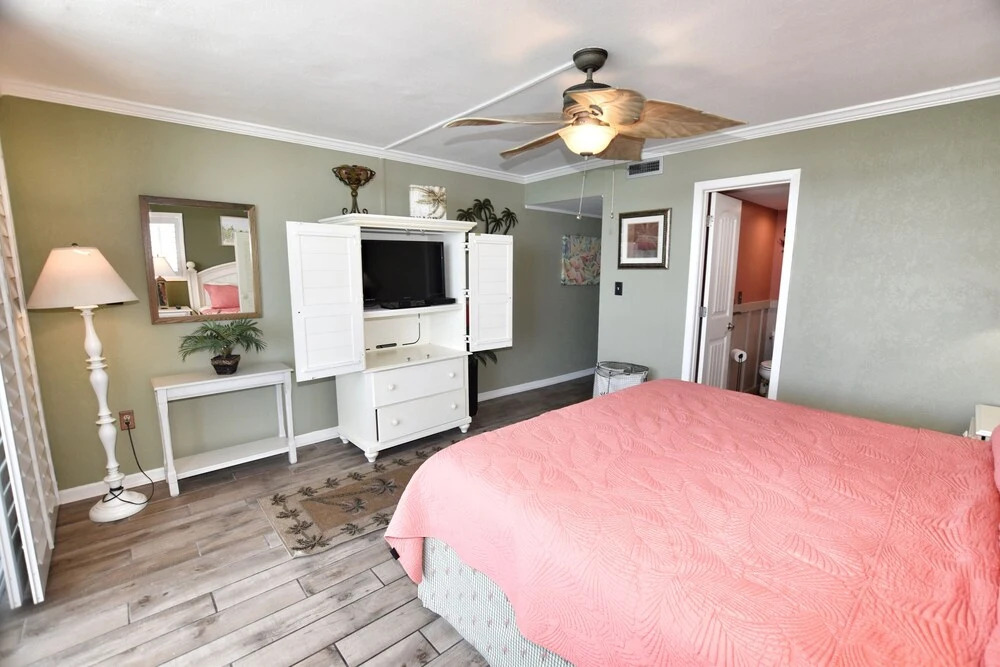 0801 Waters Edge Resort 3 Bedroom Condo by RedAwning