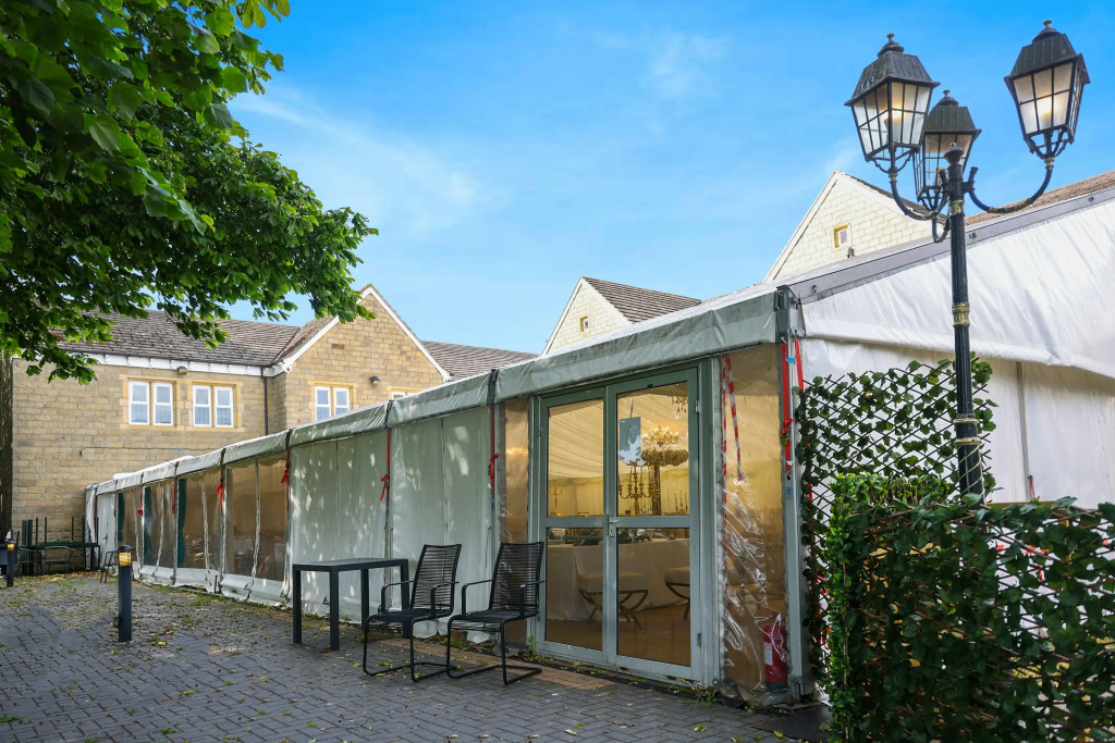Tong Park Hotel