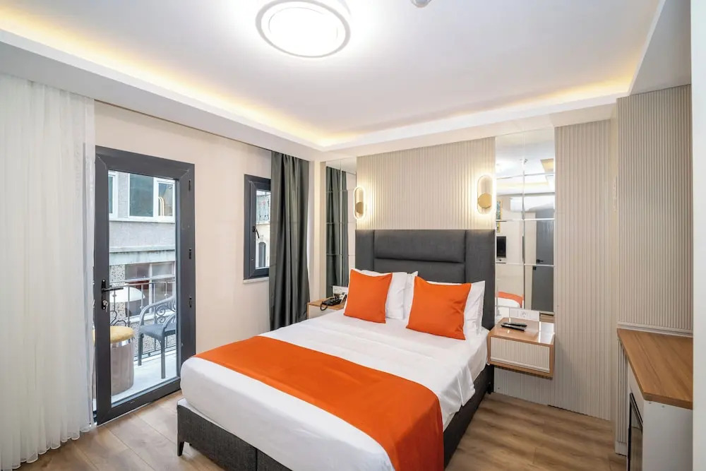 Отель Robin Hotel