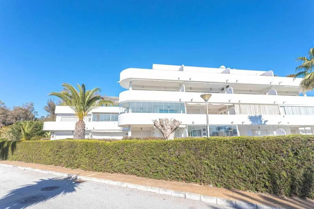 Brigth Apartment/2BED/2BATH/100m beach/Sea Views