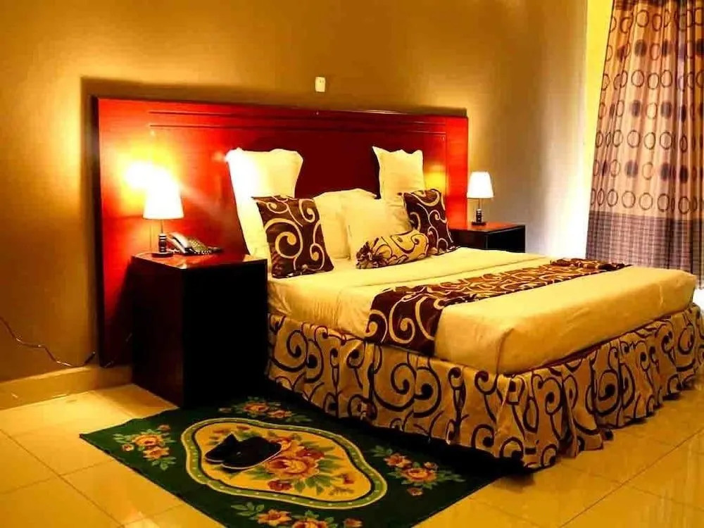 Hotel Hilltop Country Club