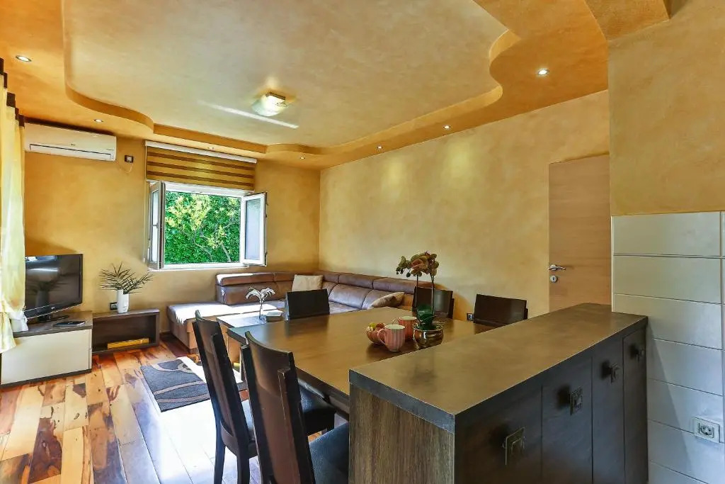 Montesun Holiday Novak Home
