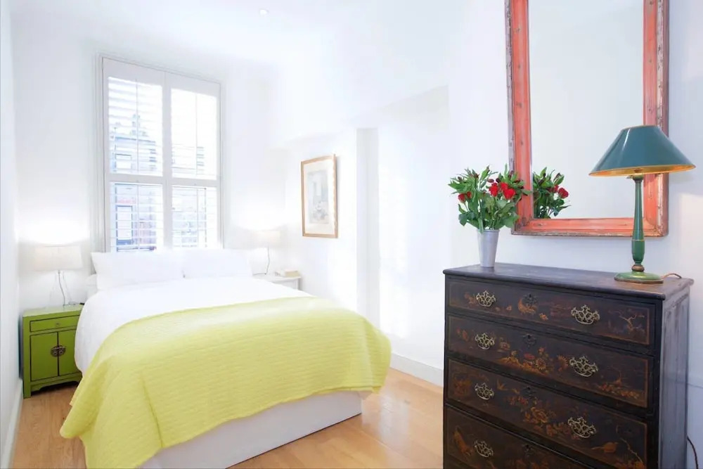 English Retro 2BR Apt, Moments From Battersea Park