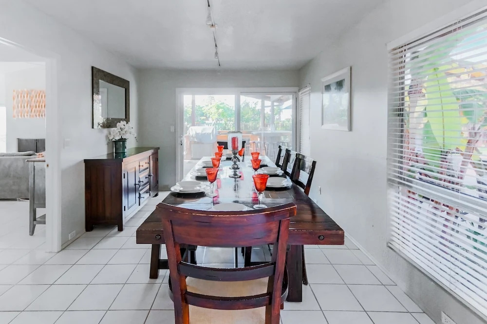 Ocean-view W/ Casita, Heated Pool & Hot Tub 5 Bedroom Home