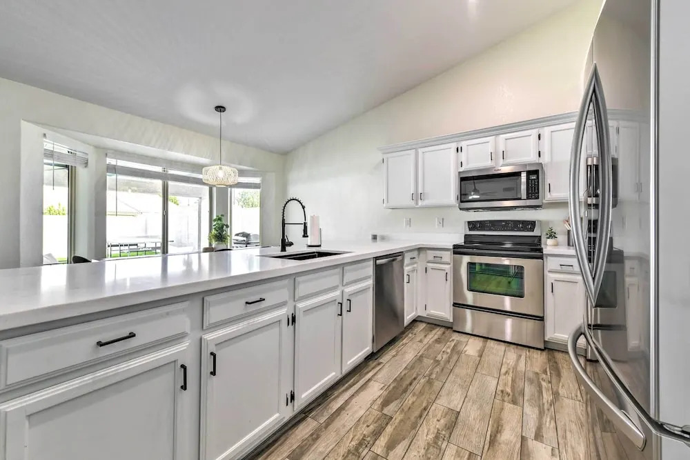 Pool, BBQ & Patio: Gilbert Getaway Near Golfing